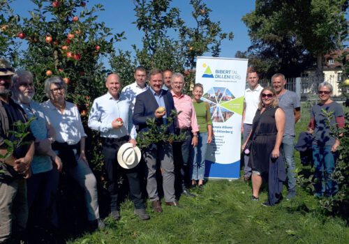Die Kommunale Allianz Biberttal-Dillenberg informiert sich im Pomoretum zum Thema „alte Obstsorten“: Besuch der Landwirtschaftlichen Lehranstalten Triesdorf