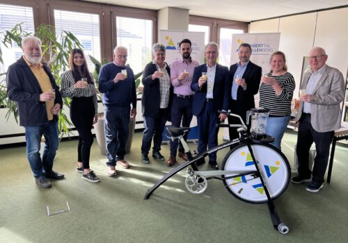 Regionalbudget 2024: Mit dem Smoothie-Bike der Kommunalen Allianz Biberttal-Dillenberg entstehen frische und fruchtige Smoothies