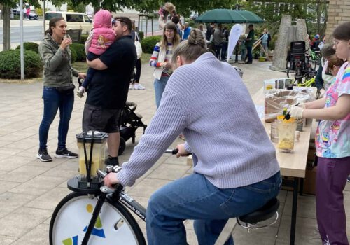 Smoothie-Bike – Anschaffung der Kommunalen Allianz steht den Vereinen weiter zur Verfügung Smoothie-Bike – Anschaffung der Kommunalen Allianz steht den Vereinen weiter zur Verfügung